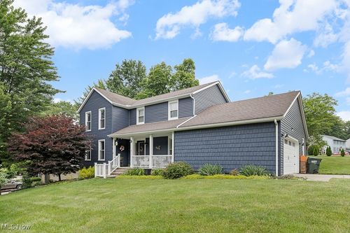 498 Park Ridge Dr, Munroe Falls, OH, 44262-1426 | Card Image