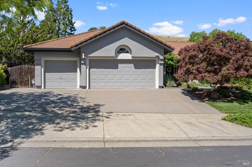 2236 Silver Fox Cir, Fairfield, CA, 94534-1012 | Card Image