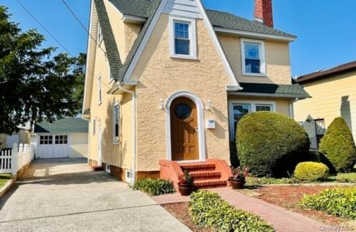 1424 Kiefer Ave, Elmont, NY, 11003-3117 | Card Image