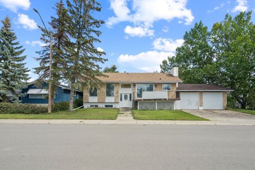422 7 Street, Beiseker, AB, T0M0G0 | Card Image