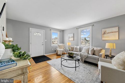 911 Homberg Ave, Baltimore, MD, 21221-5212 | Card Image