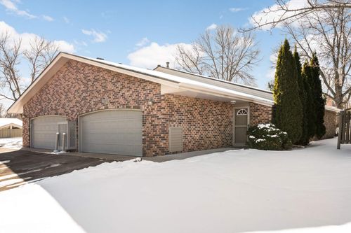 1915 Juneau Lane N, Plymouth, MN, 55447 | Card Image