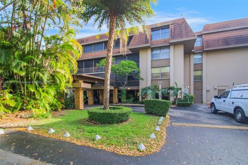 apt-123-665 Ne 195th St, Miami, FL, 33179-3317 | Card Image