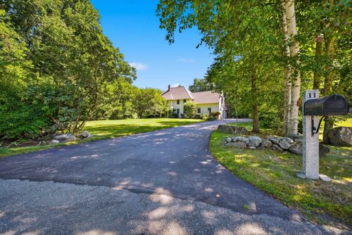 11 Olde Village Road, Salem, NH, 03079 | Card Image