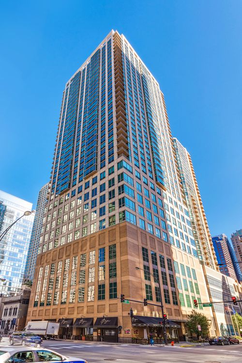 3601-2 Erie St, Chicago, IL, 60611-3159 | Card Image