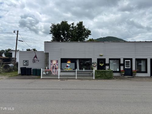 122 W Main St, Mountain City, TN, 37683-1331 | Card Image