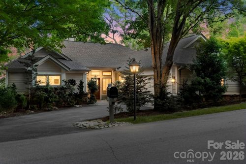 8 Spring Ridge Ln, Hendersonville, NC, 28739-9218 | Card Image