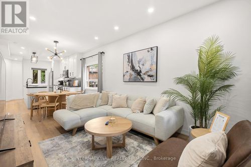171 Duplex Ave, Toronto, ON, M5P2A8 | Card Image