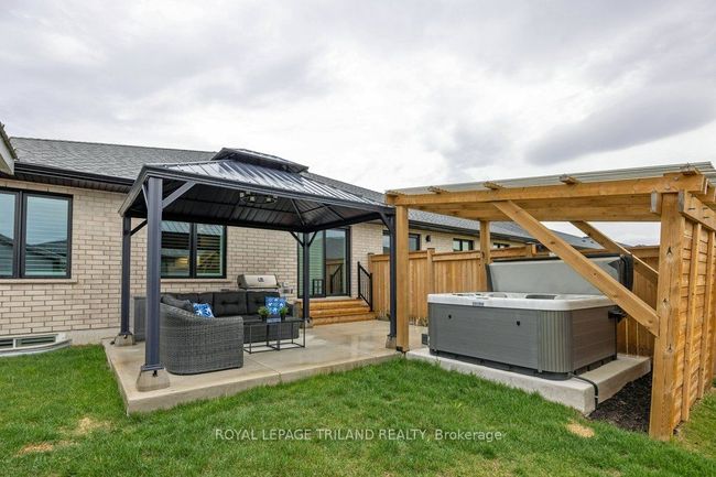 25 Feathers Cross, House attached with 4 bedrooms, 3 bathrooms and 2 parking in St Thomas ON | Image 38
