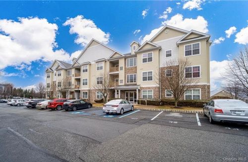 943 Tower Ridge Cir, Middletown, NY, 10941-2611 | Card Image