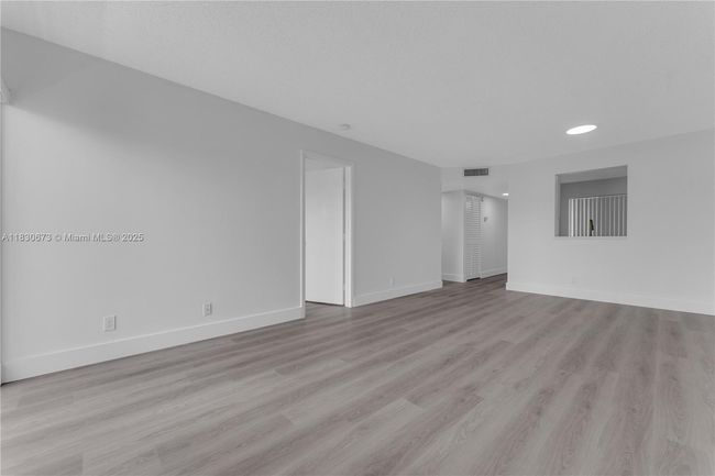 APT-208 - 8560 N Sherman Cir, Condo with 2 bedrooms, 2 bathrooms and null parking in Miramar FL | Image 5