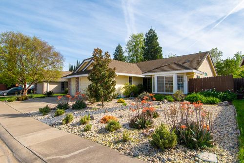 3904 Fawn Run Way, Antelope, CA, 95843-5258 | Card Image