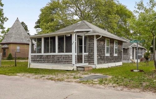 7 Crescent Pl, Onset, MA, 02558-1859 | Card Image