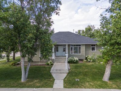 224 52 Ave W, House detached with 3 bedrooms, 3 bathrooms and 5 parking in Claresholm AB | Image 2