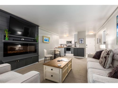 apt-2f-888 N Logan St, Denver, CO, 80203-3169 | Card Image