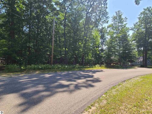 124 Brandywine Dr, Roscommon, MI, 48653-8800 | Card Image