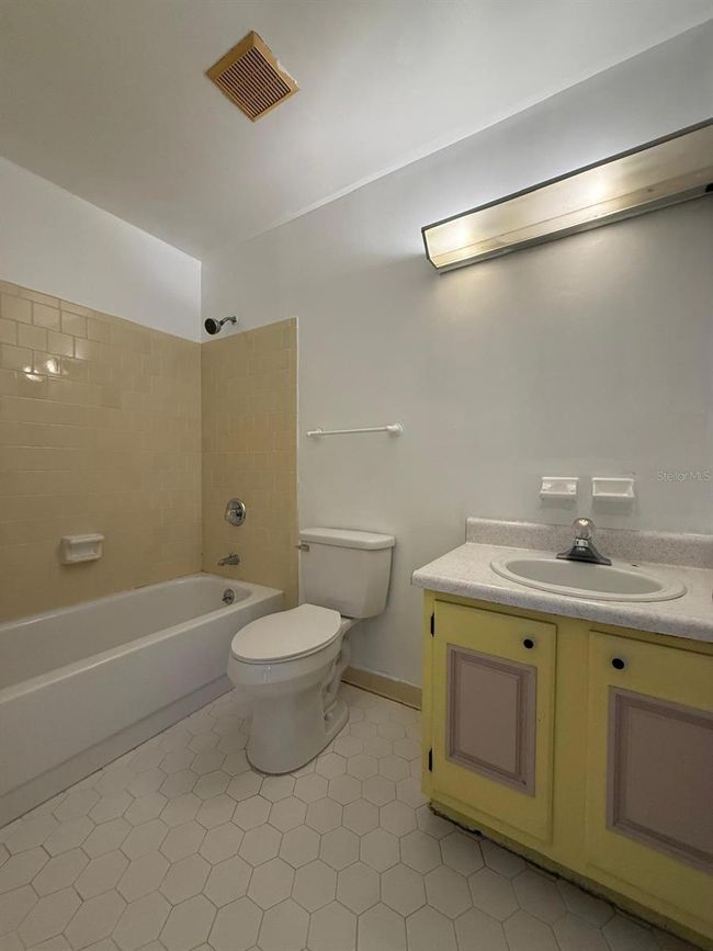APT-205 - 130 E Johnson Ave, Condo with 2 bedrooms, 2 bathrooms and null parking in LAKE WALES FL | Image 16