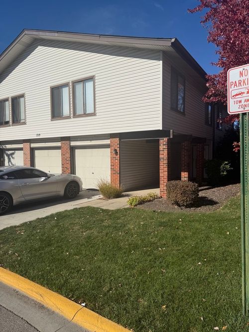 unit-2-1319 Kingsbury Dr, Hanover Park, IL, 60133-7346 | Card Image