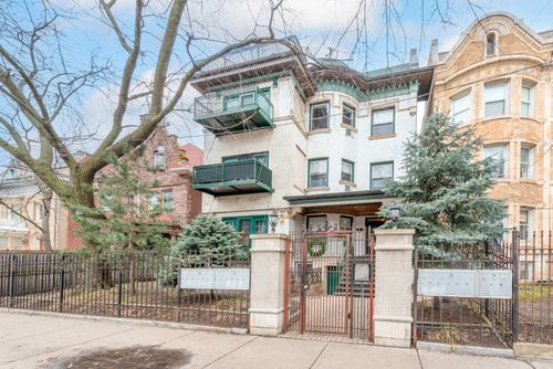 2e-4518 N Sheridan Rd, Chicago, IL, 60640-5735 | Card Image