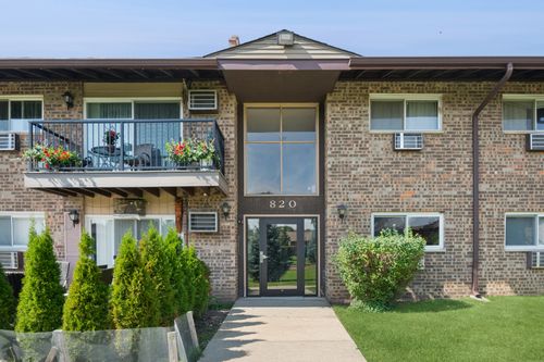apt-214-820 E Old Willow Rd, Prospect Heights, IL, 60070-2114 | Card Image