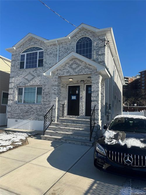 13435 161st St, Jamaica, NY, 11434-3725 | Card Image