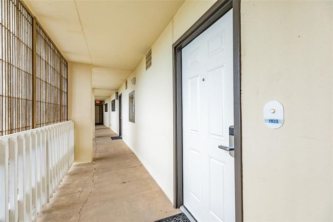 UNIT-1103 - 1401 E Beach Dr, Condo with 2 bedrooms, 2 bathrooms and null parking in Galveston TX | Image 22