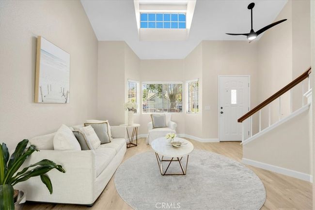 living Area | Image 11