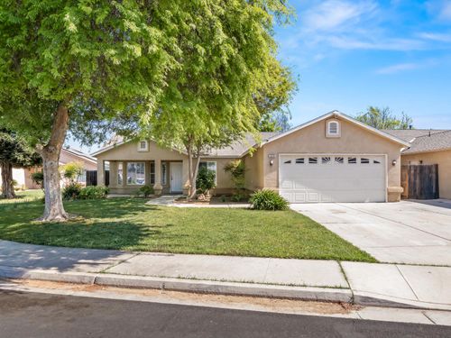 390 Tucker Ave, Sanger, CA, 93657-2583 | Card Image