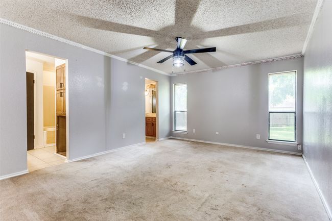 104 Ne Rosamond St, House other with 3 bedrooms, 2 bathrooms and null parking in Burleson TX | Image 14