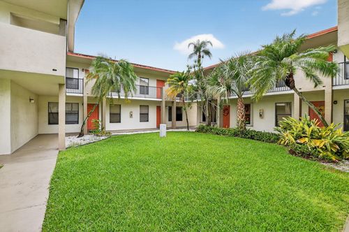 5507 Courtyard Dr, Margate, FL, 33063-1526 | Card Image