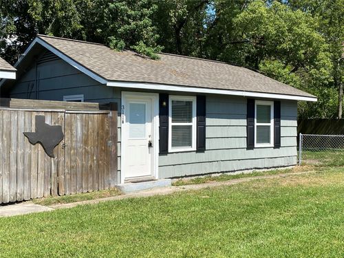 311 S 3rd St, La Porte, TX, 77571-5011 | Card Image