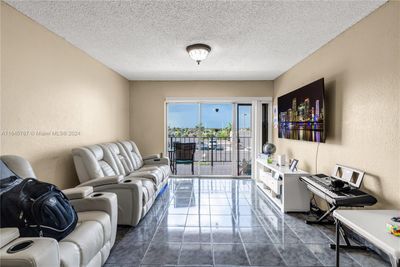 B402 - 1900 W 68th St, Condo with 2 bedrooms, 2 bathrooms and null parking in Hialeah FL | Image 3