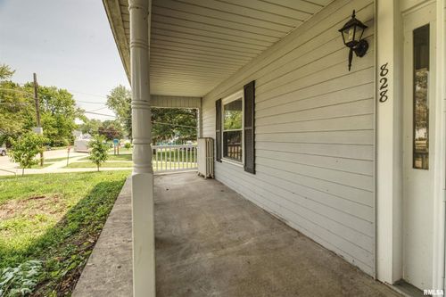 828 10th Ave, Fulton, IL, 61252-1305 | Card Image