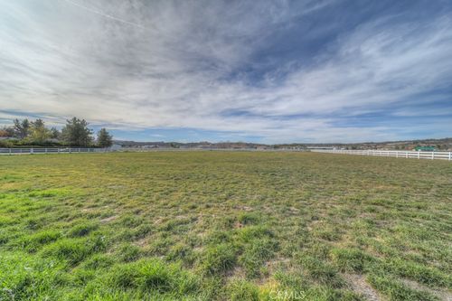 300 Flightline Way, Aguanga, CA, 92536 | Card Image