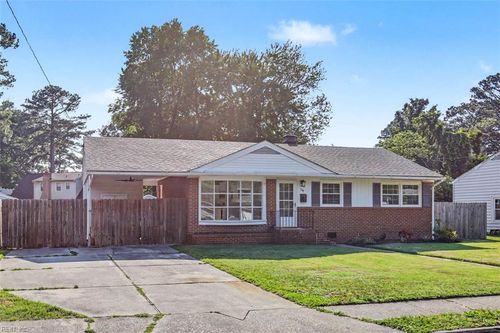 129 Lynnhaven Drive, Hampton, VA, 23666 | Card Image