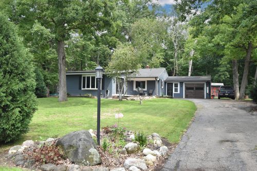 8611 Big Bend Rd, Waterford, WI, 53185-1265 | Card Image