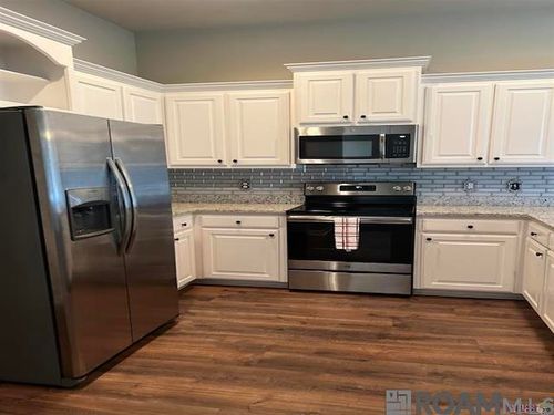 631 Pine Hollow Dr, Gonzales, LA, 70737-7512 | Card Image