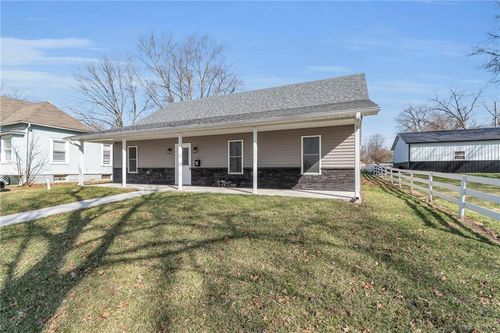 330 High St, Cameron, MO, 64429-2136 | Card Image