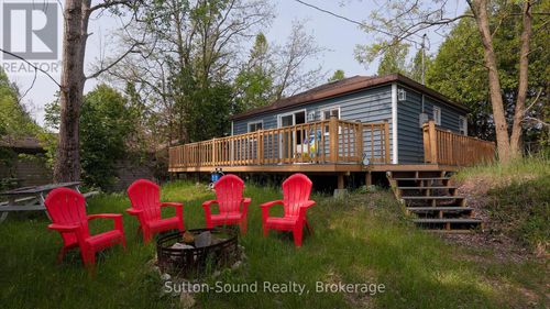 1055 2nd Ave S, Sauble Beach, ON, N0H2G0 | Card Image