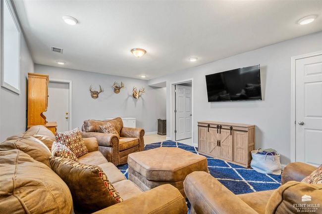 3673 Stewart Farm Rd, House other with 6 bedrooms, 4 bathrooms and null parking in Wamego KS | Image 35