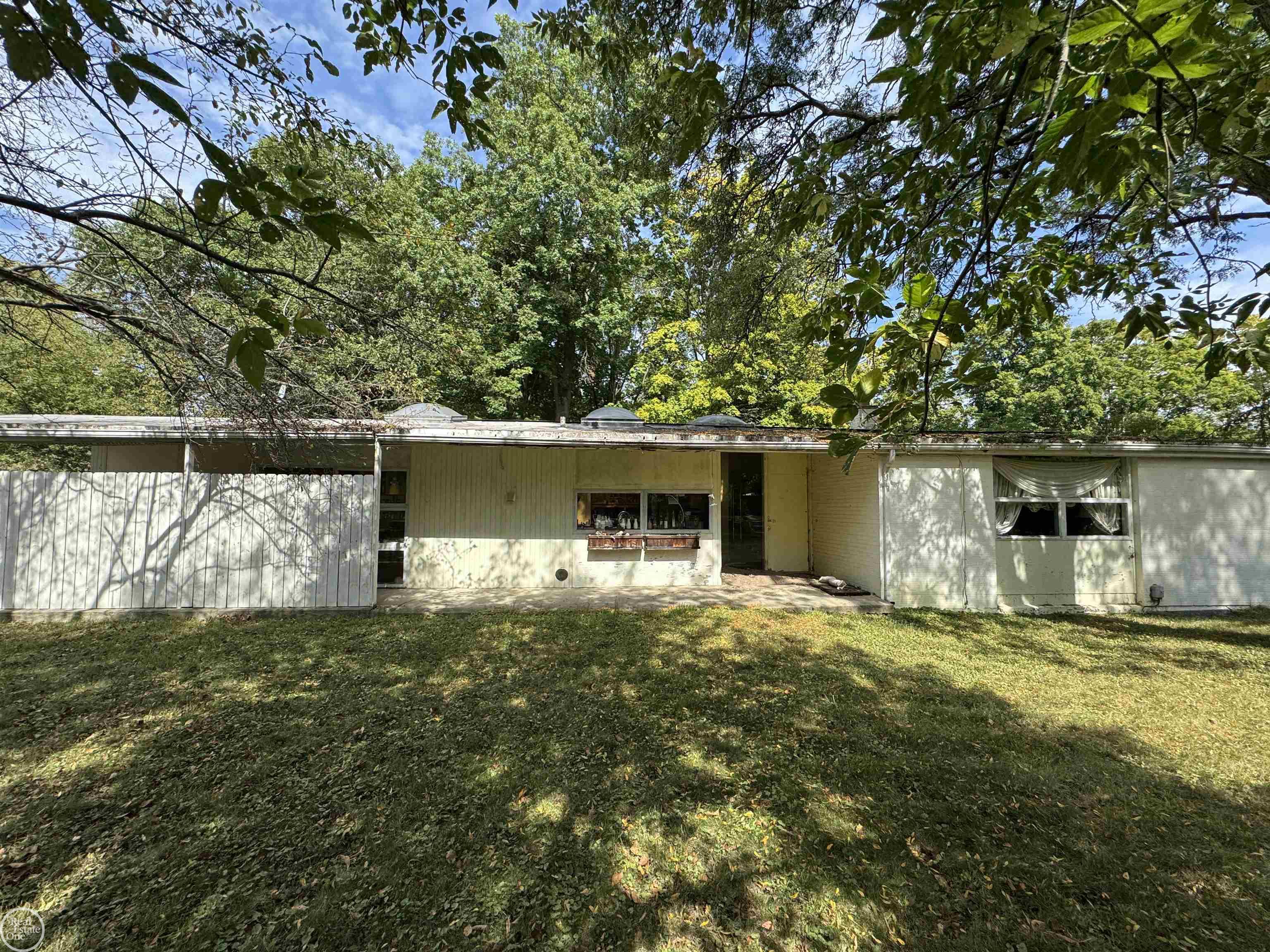 River Crest Dr, Southfield, MI 48034