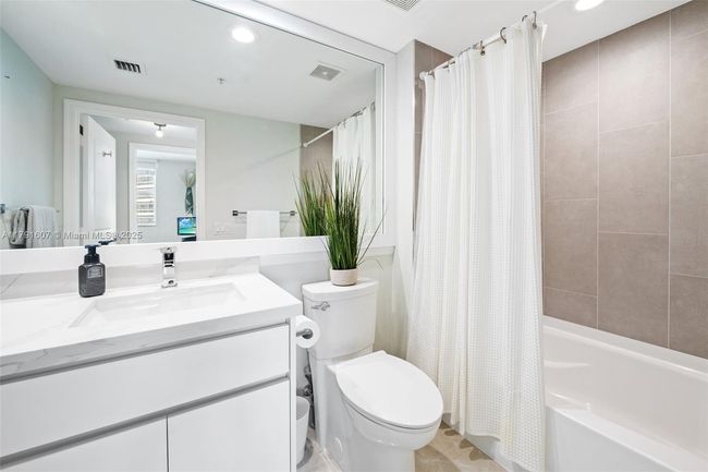 APT-1908 - 347 New River Dr, Condo with 2 bedrooms, 2 bathrooms and null parking in Fort Lauderdale FL | Image 22