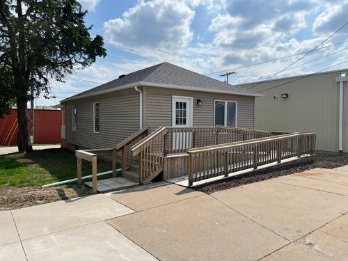 2 Kohles Ct, Bettendorf, IA, 52722 | Card Image