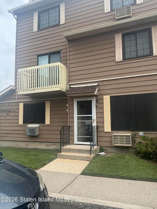 61 Daffodil Ln, Staten Island, NY, 10314-5840 | Card Image