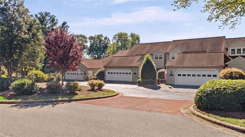 122-122 Warwicke, Advance, NC, 27006 | Card Image