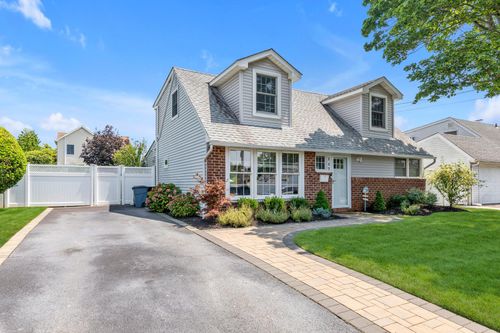 117 Belmill Rd, Bellmore, NY, 11710-4507 | Card Image