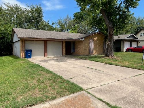 806 Phillips Drive, Ennis, TX, 75119 | Card Image