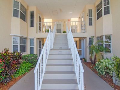 179 - 179 Grove Isle Circle, Home with 2 bedrooms, 2 bathrooms and null parking in Vero Beach FL | Image 2