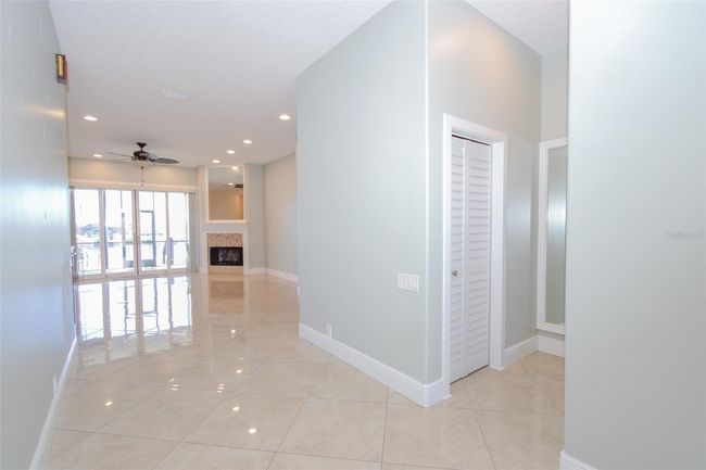 946 Allegro Ln, House other with 4 bedrooms, 3 bathrooms and null parking in APOLLO BEACH FL | Image 6