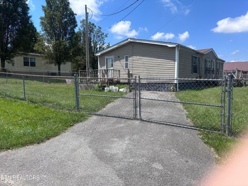 711 Joyce St, New Tazewell, TN, 37825-6558 | Card Image